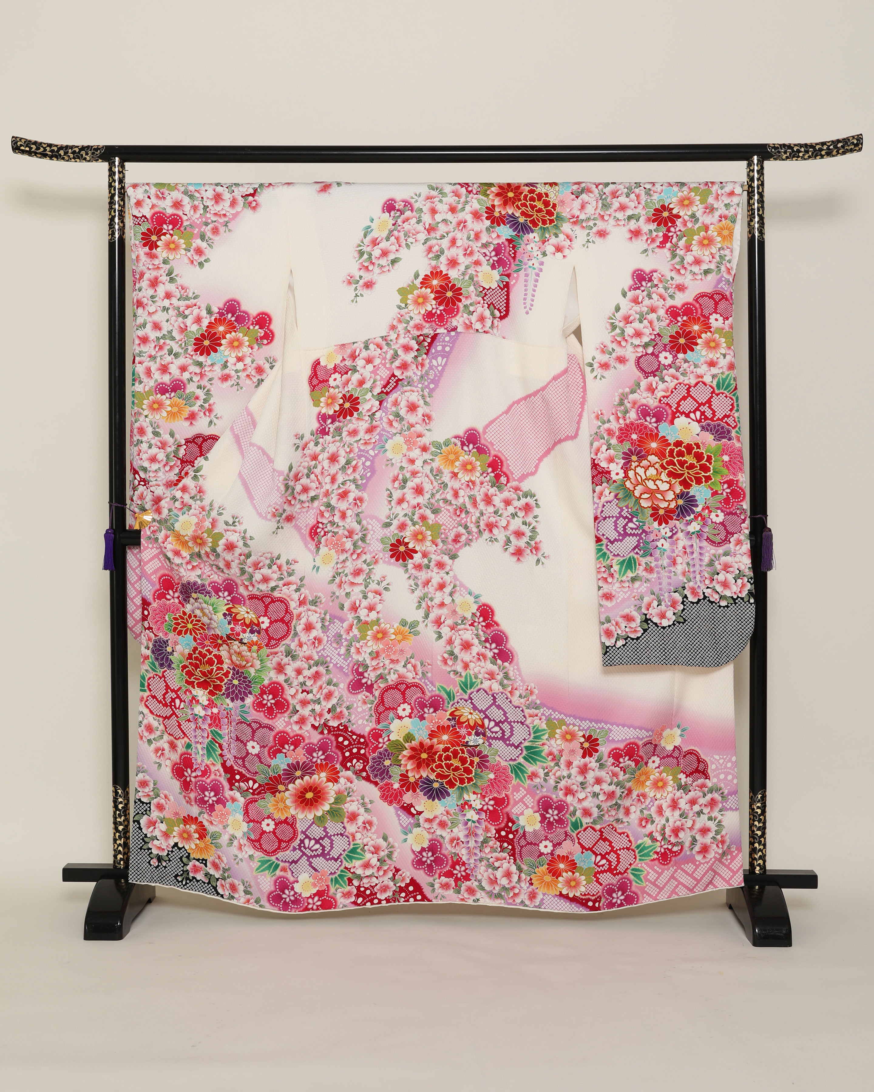 白地　鹿の子染め　花柄