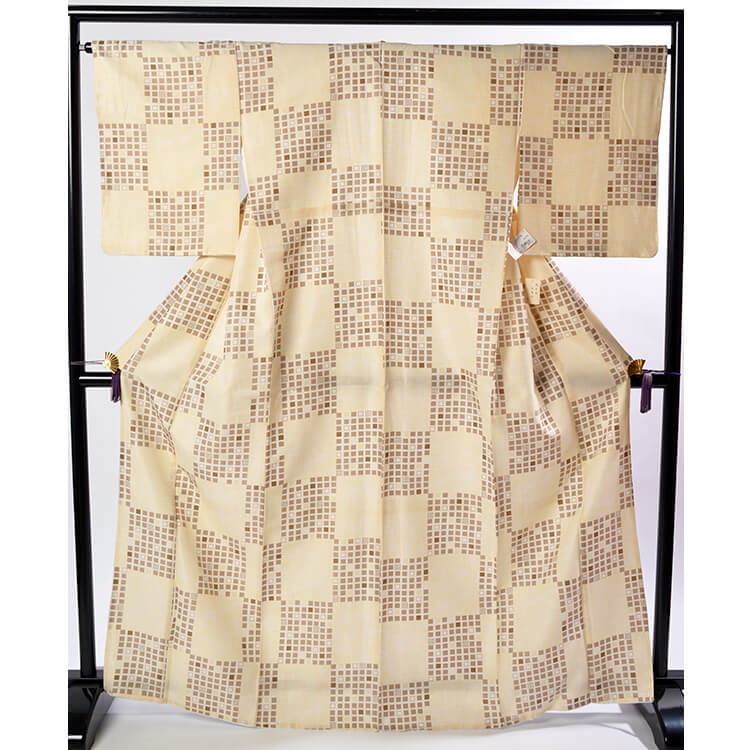 シンプル＆モード 薄黄色に市松模様の小紋 洗える着物の通販・販売